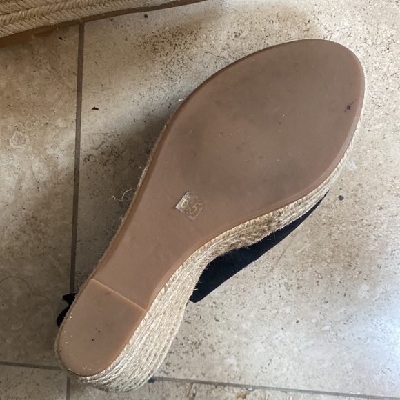 Dolce Vita Black Suede Peep Toe Straw Platform Wedges 4” Sandals - Picture 5 of 5